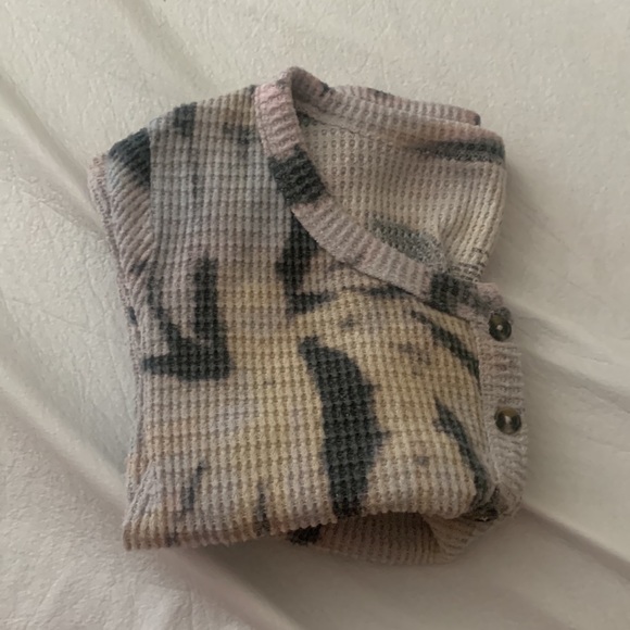 Tie die soft comfy shirt - Picture 3 of 3